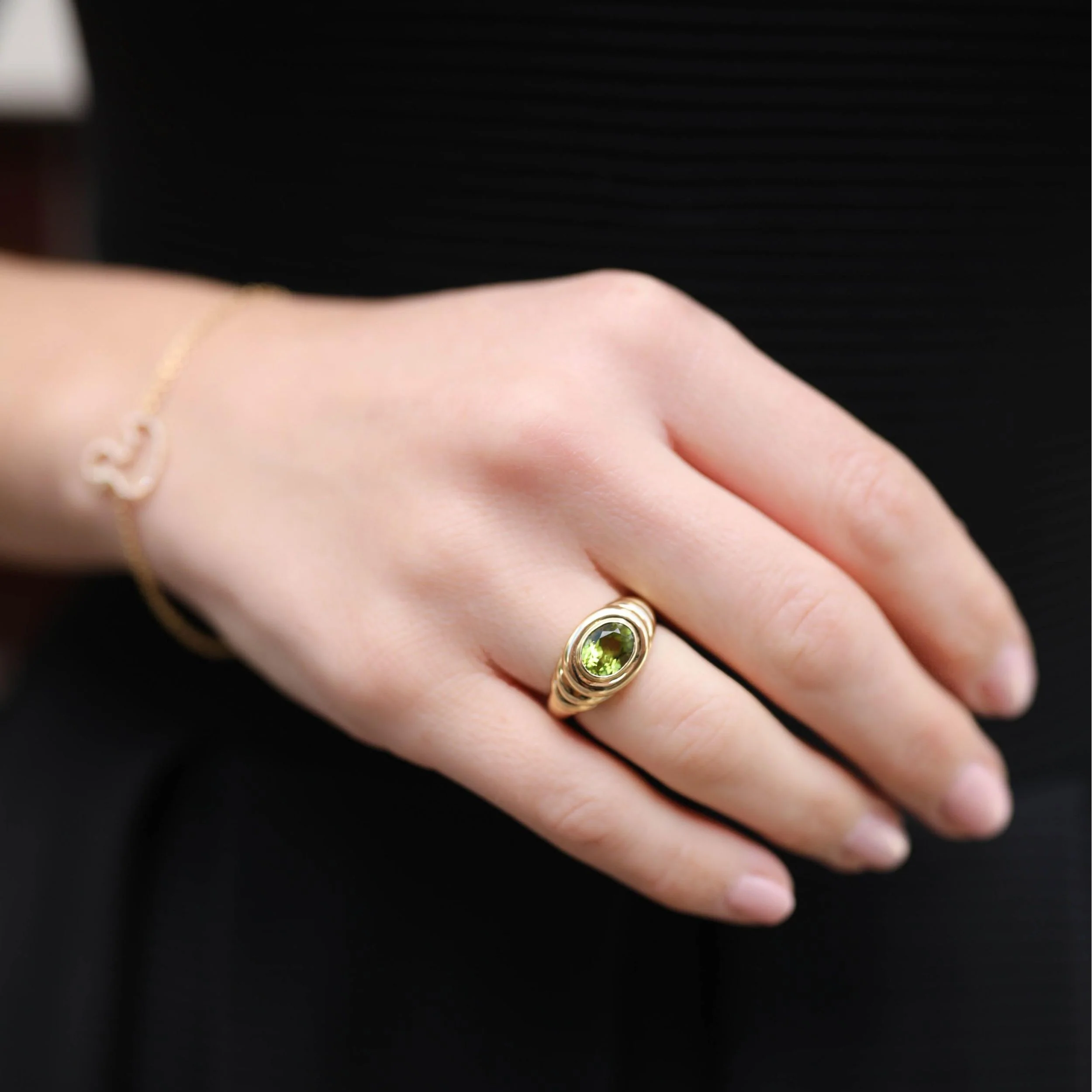 Kiki Classics Mini Peridot Ripple Ring - Image 2